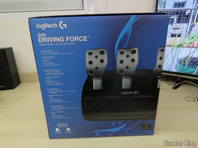 A caixa interna (de prateleira) do Volante de corrida Driving Force Logitech G29.