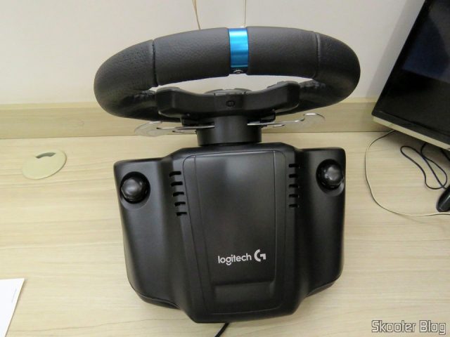 Volante de corrida Driving Force Logitech G29, visto por cima.