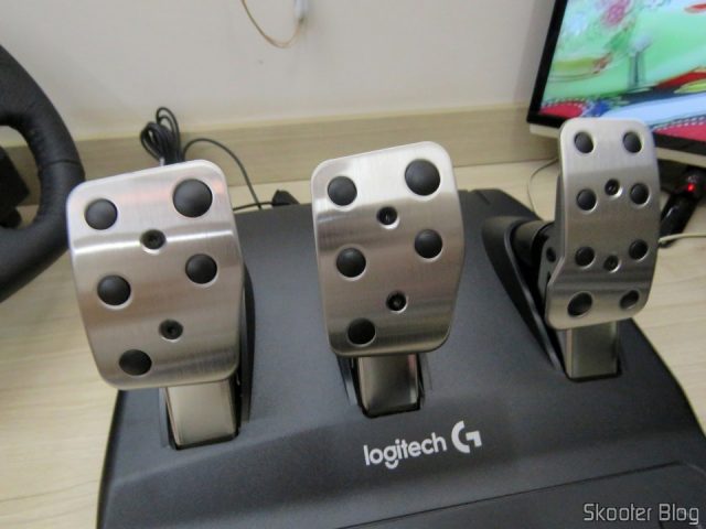 Pedais do Volante de corrida Driving Force Logitech G29.