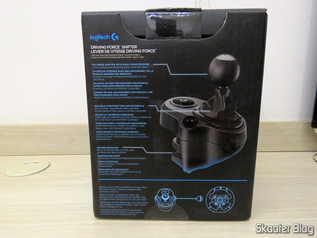 Câmbio Logitech Driving Force Shifter para G29/G920 Preto, em sua embalagem.