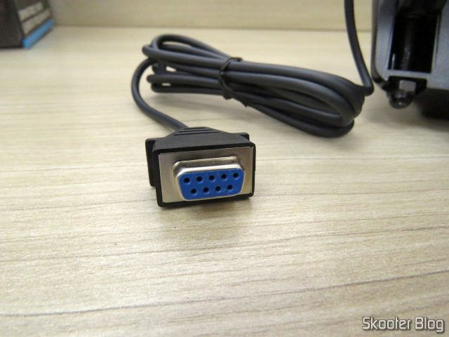 Detalhe do Plug do Câmbio Logitech Driving Force Shifter para G29/G920 Preto.