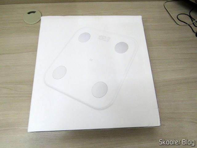 Xiaomi Mi Smart Scale 2, em sua embalagem,