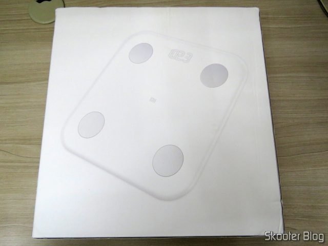 Xiaomi Mi Smart Scale 2, em sua embalagem,