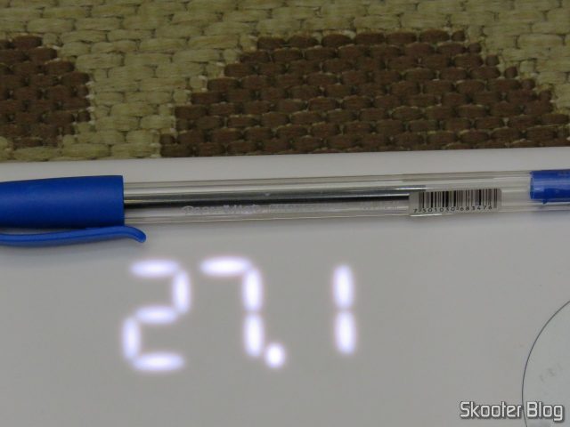 O display da Xiaomi Mi Smart Scale 2, que não fica bem nas fotos, mas é bem visível pessoalmente.