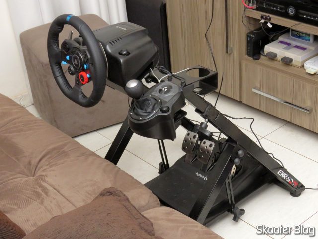 Extreme Cockpit Racing EXR-S XT, após a montagem completa.