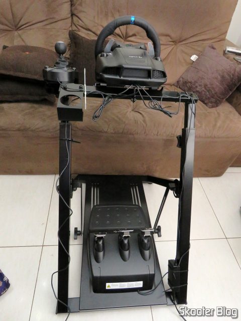 Extreme Cockpit Racing EXR-S XT, após a montagem completa.