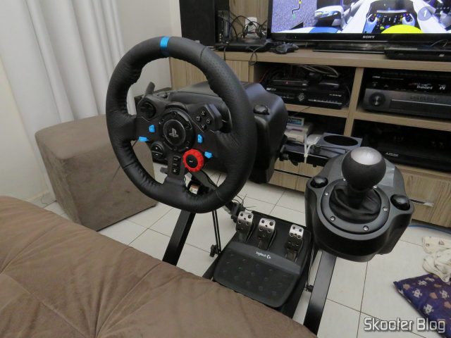 Logitech G29, montado no Extreme Cockpit Racing EXR-S XT.