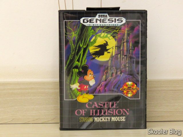 Cartucho de Mega Drive da AliExpress: Castle of Illusion starring Mickey Mouse, em sua caixinha.