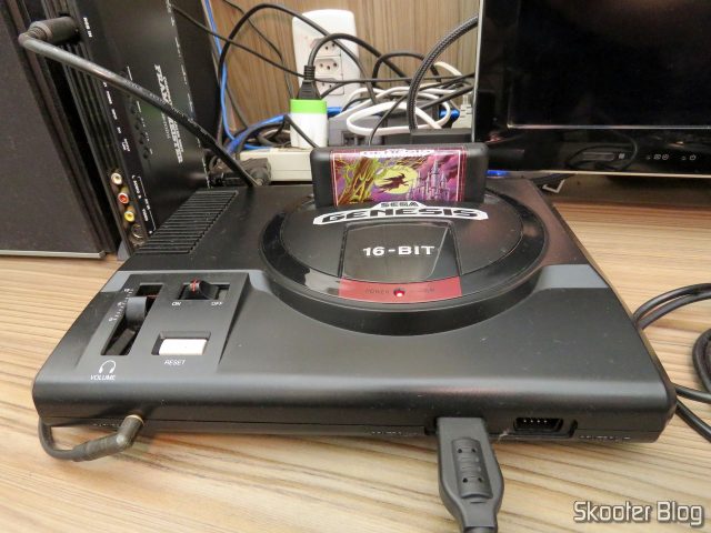 Cartucho de Mega Drive da AliExpress: Castle of Illusion starring Mickey Mouse, em funcionamento.