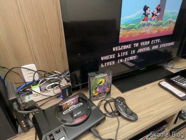 Cartucho de Mega Drive da AliExpress: Castle of Illusion starring Mickey Mouse, em funcionamento.