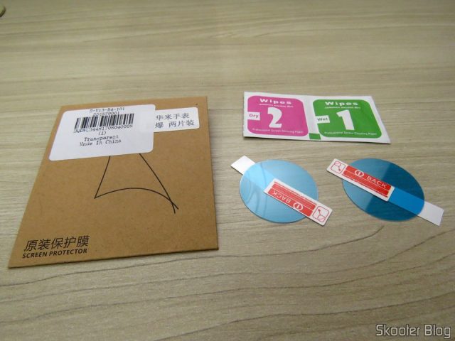 2 Películas para o Smart Watch Xiaomi Amazfit Pace e sua embalagem.