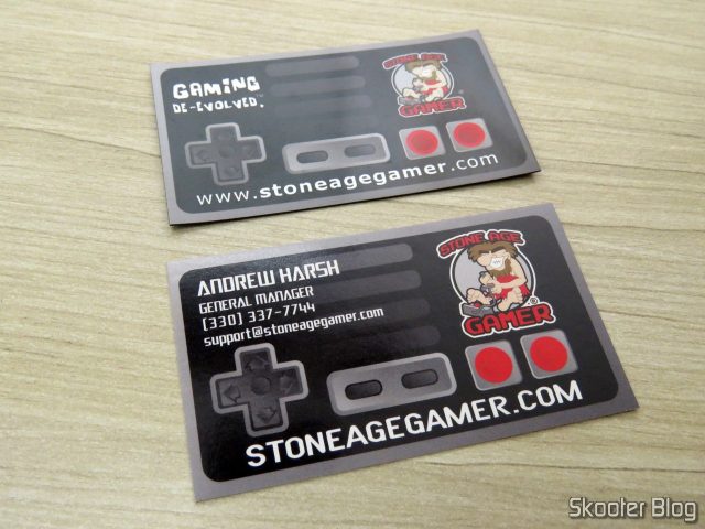 Cartão e ímã de geladeira que acompanham o Mega EverDrive X7 - Deluxe Edition.