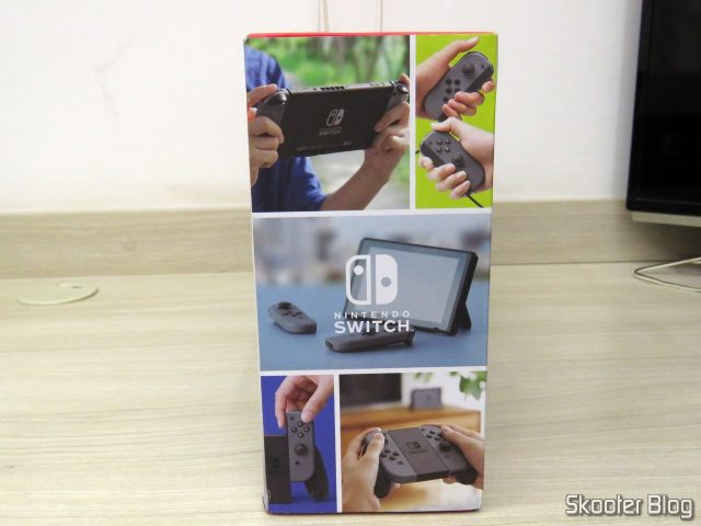 Nintendo Switch, em sua embalagem.