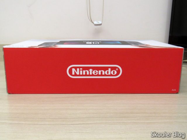 Nintendo Switch, em sua embalagem.