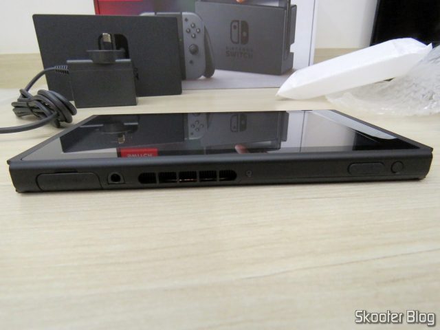 Parte de cima do Nintendo Switch.