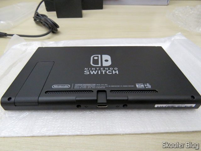 Parte traseira do Nintendo Switch.