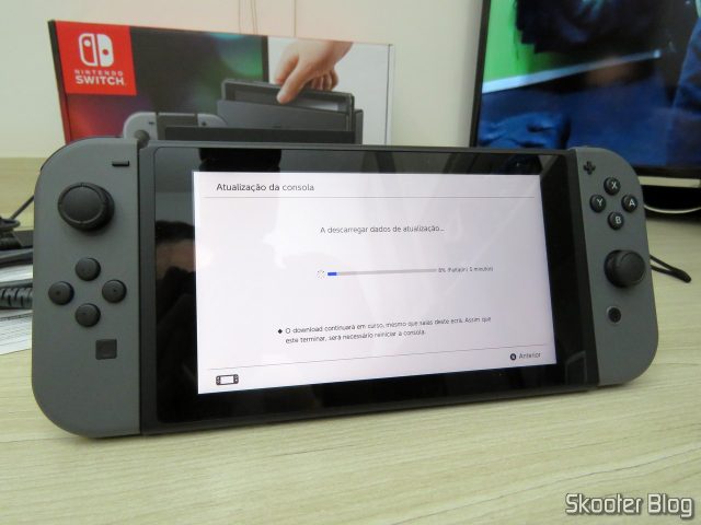 Nintendo Switch, baixando atualização por WiFi.