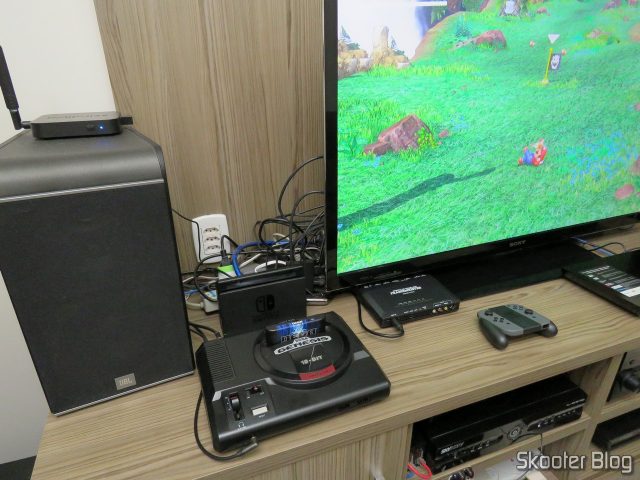 Nintendo Switch, com dock instalado no rack da sala.
