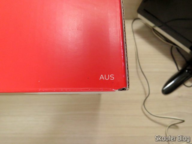 O "AUS" no canto da caixa do Nintendo Switch comprova que este é o modelo australiano.