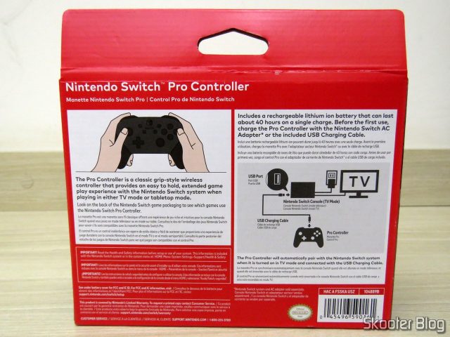 Nintendo Switch Pro Controller, em sua embalagem.