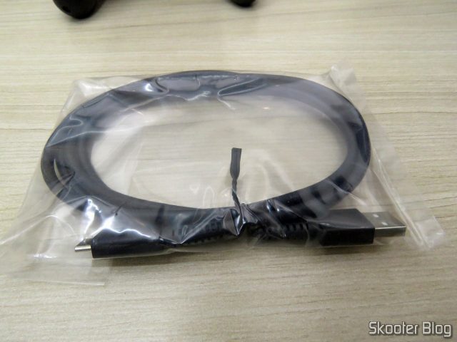 Cabo USB que acompanha o Nintendo Switch Pro Controller.