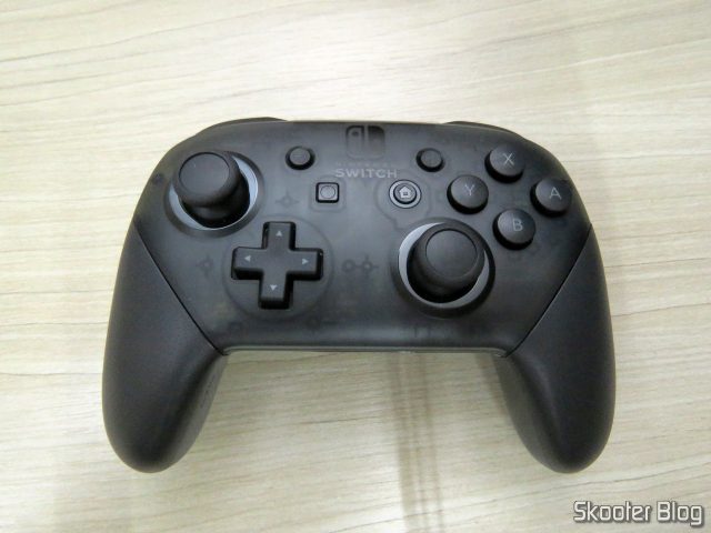 Nintendo Switch Pro Controller.