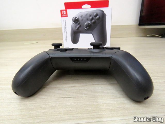 Nintendo Switch Pro Controller.