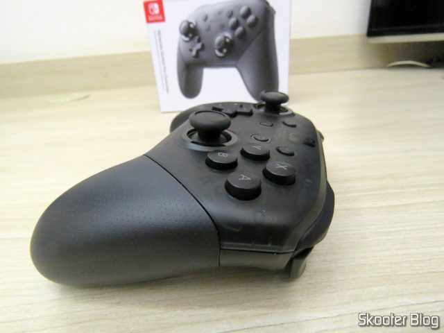 Nintendo Switch Pro Controller.