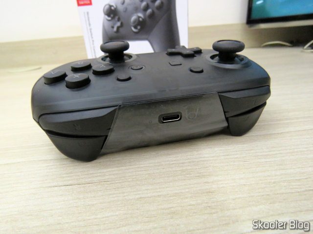 Nintendo Switch Pro Controller.