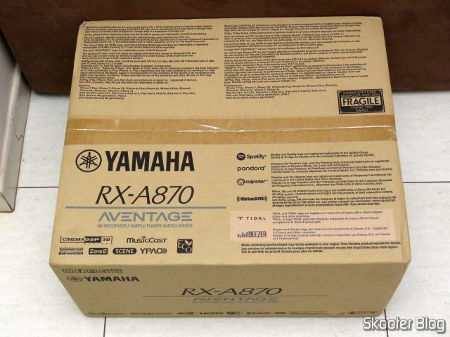 Receiver Yamaha Aventage RX-A870, em sua embalagem.