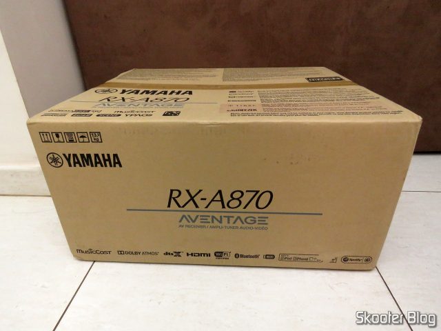 Receiver Yamaha Aventage RX-A870, em sua embalagem.