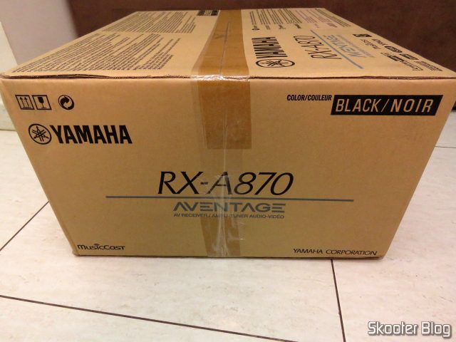 Receiver Yamaha Aventage RX-A870, em sua embalagem.