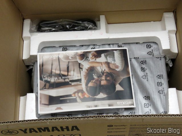 Receiver Yamaha Aventage RX-A870, em sua embalagem.