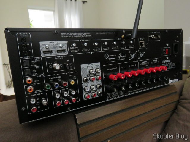 Parte traseira do Receiver Yamaha Aventage RX-A870.