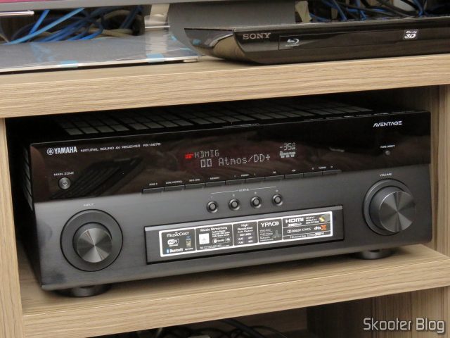 Receiver Yamaha Aventage RX-A870 reproduzindo conteúdo Dolby Atmos / Dolby Digital Plus