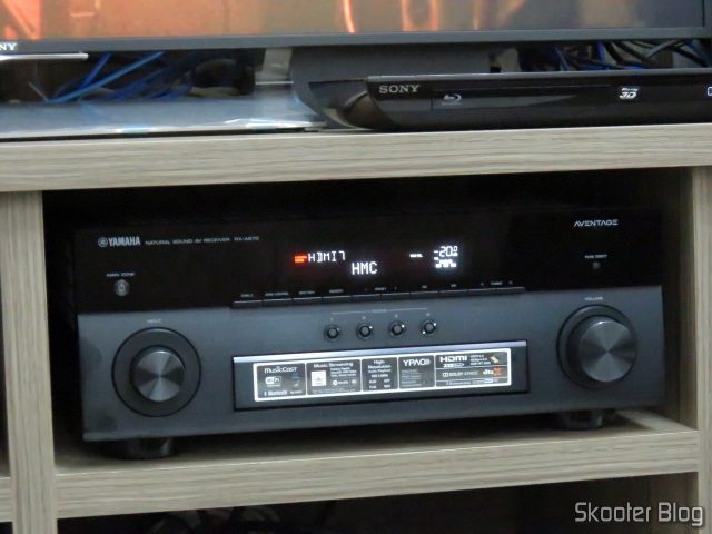 Receiver Yamaha Aventage RX-A870, identificando a fonte: Receiver Sky.