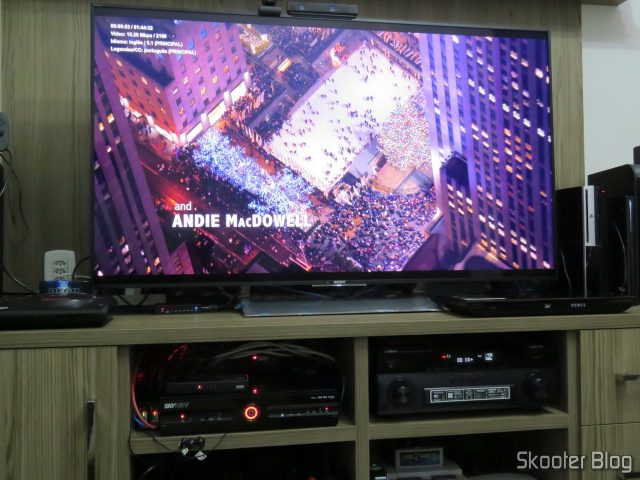 Receiver Yamaha Aventage RX-A870 reproduzindo conteúdo Dolby Digital Plus.