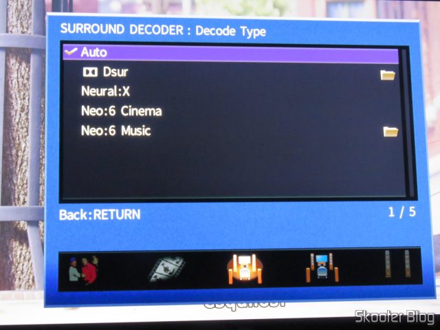 Configurações de decodificação no Yamaha Aventage RX-A870.