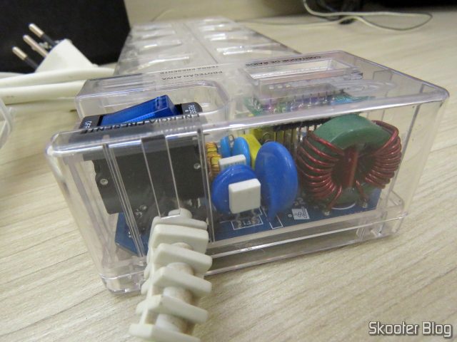 Clamper Multi Proteção com Contador de Surtos.