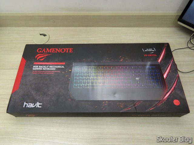 Teclado Mecânico Havit HV-KB370L RGB, em sua embalagem.