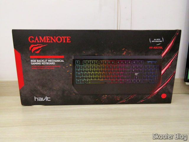 Teclado Mecânico Havit HV-KB370L RGB, em sua embalagem.