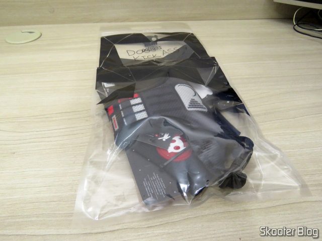 Peitoral para Cachorros Zee.Dog Mesh Plus Star Wars Darth Vader M, em sua embalagem.