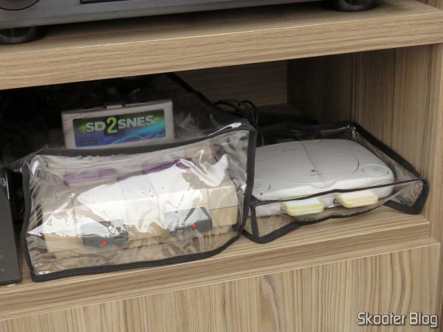 Super Nintendo e Playstation One, com suas respectivas capas.
