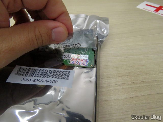 Embalagem violada para colar o selinho maldito.