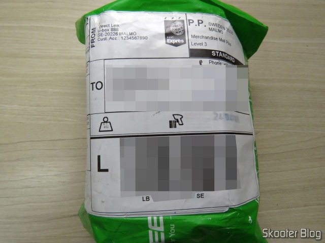 Pacote com o Suporte de Celular para Carro Ugreen para Saída de Ar e o Adaptador de Mini DisplayPort para HDMI Ugreen.