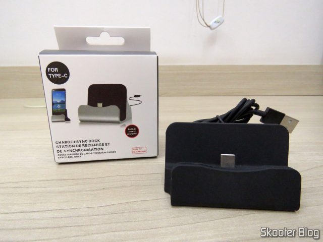 Dock Station para Celular com Plug USB Tipo C, e sua embalagem.