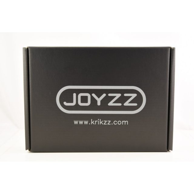 Joyzz - O Controlador Sem Fio para Mega Drive do Krikzz, em sua embalagem.