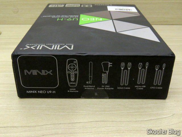 Lateral superior da caixa do Minix NEO U9-H.