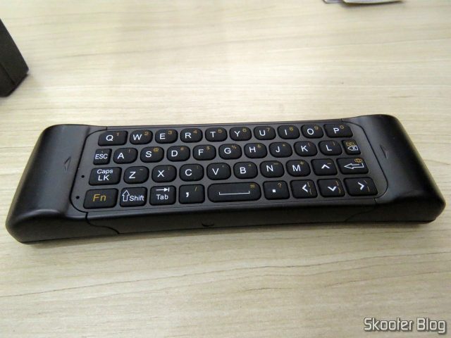 Teclado na parte traseira do MINIX A3 Air Mouse.