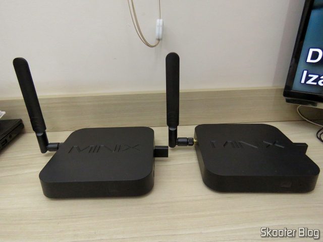 Minix NEO U1 e Minix NEO U9-H lado a lado: indistinguíveis na aparência externa.
